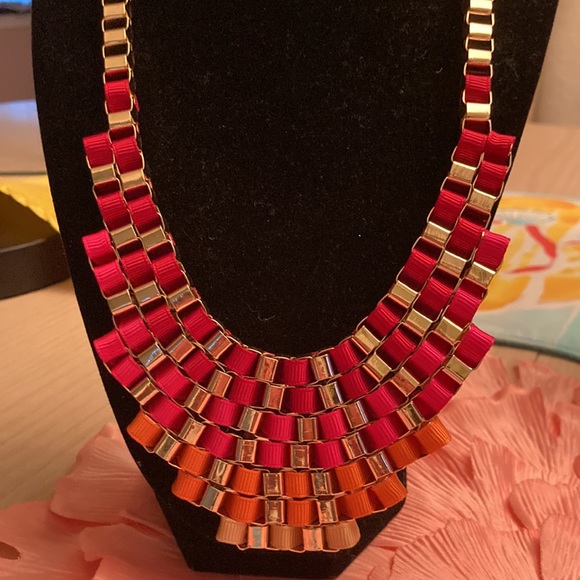 Talk about different…..striking necklace - Picture 6 of 7